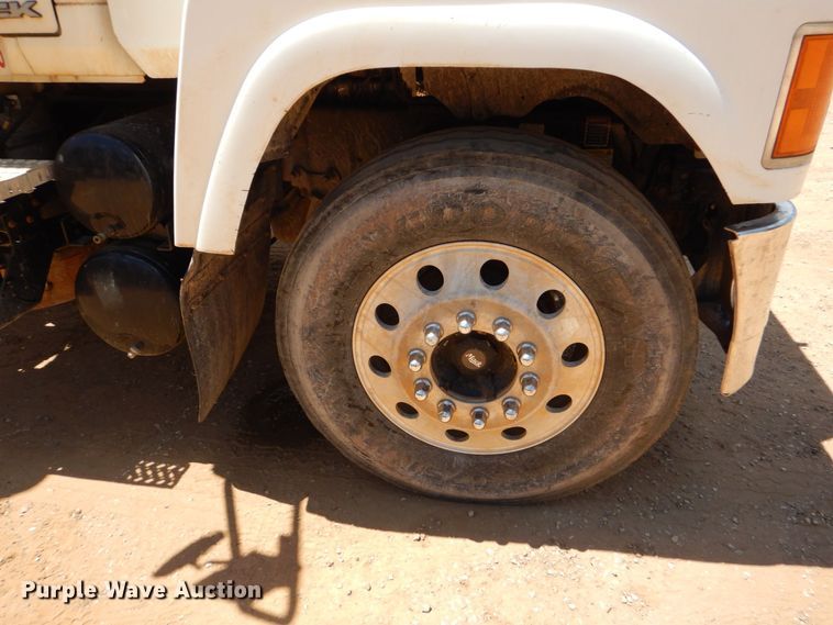 image for item DK6999 2010 Mack CHU613  semi truck