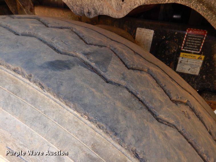 image for item DK6999 2010 Mack CHU613  semi truck