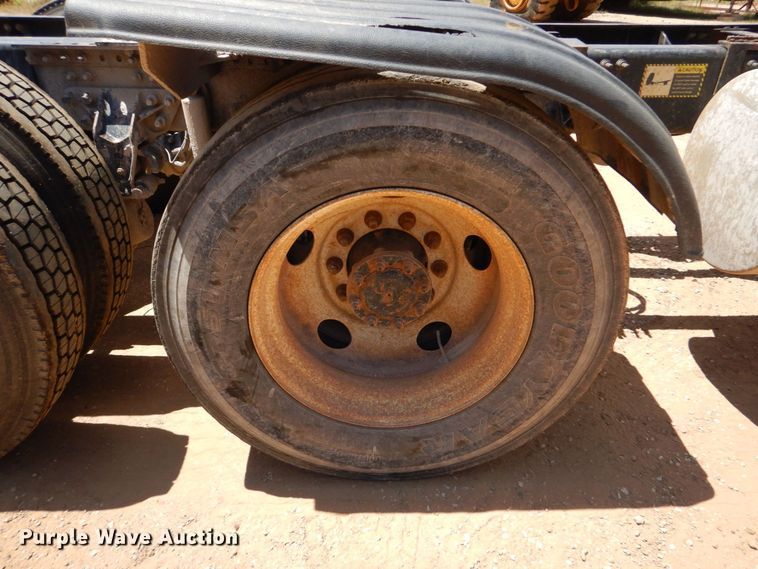 image for item DK6999 2010 Mack CHU613  semi truck