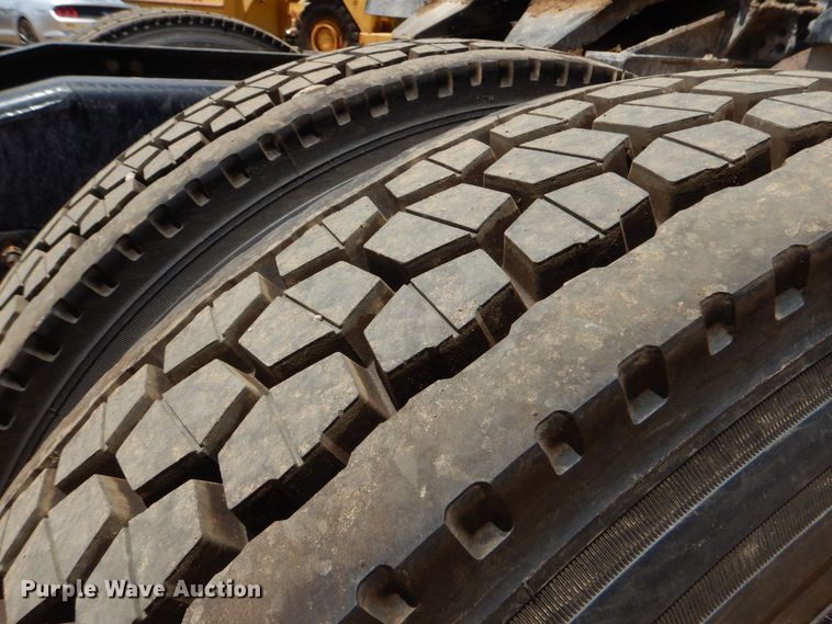 image for item DK6999 2010 Mack CHU613  semi truck