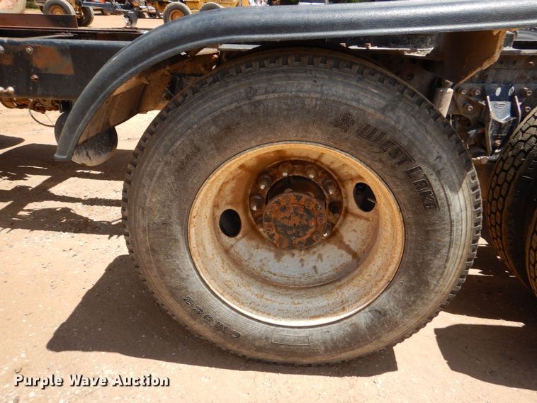 image for item DK6999 2010 Mack CHU613  semi truck