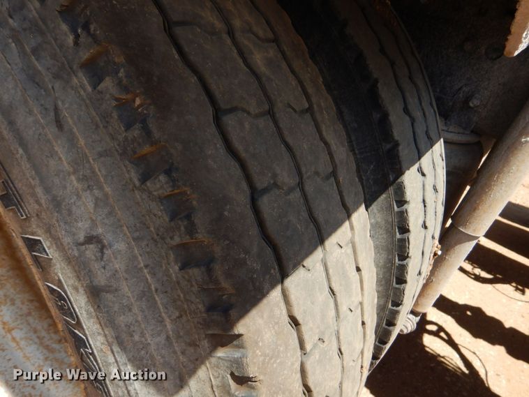 image for item DK6999 2010 Mack CHU613  semi truck