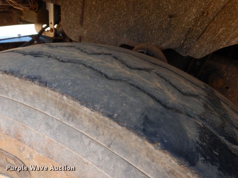 image for item DK6999 2010 Mack CHU613  semi truck