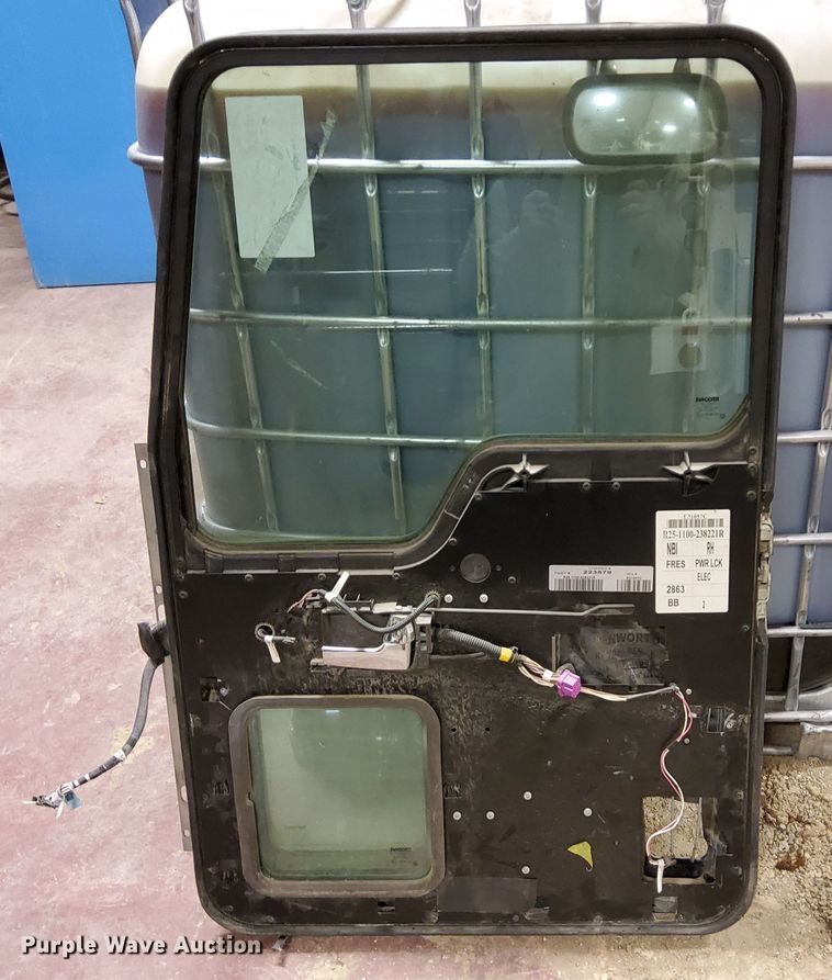 image for item DL2289 2007 Kenworth W900/T800  door