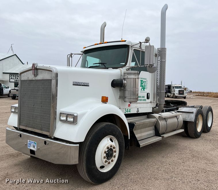 image for item DM2528 2012 Kenworth W900  semi truck