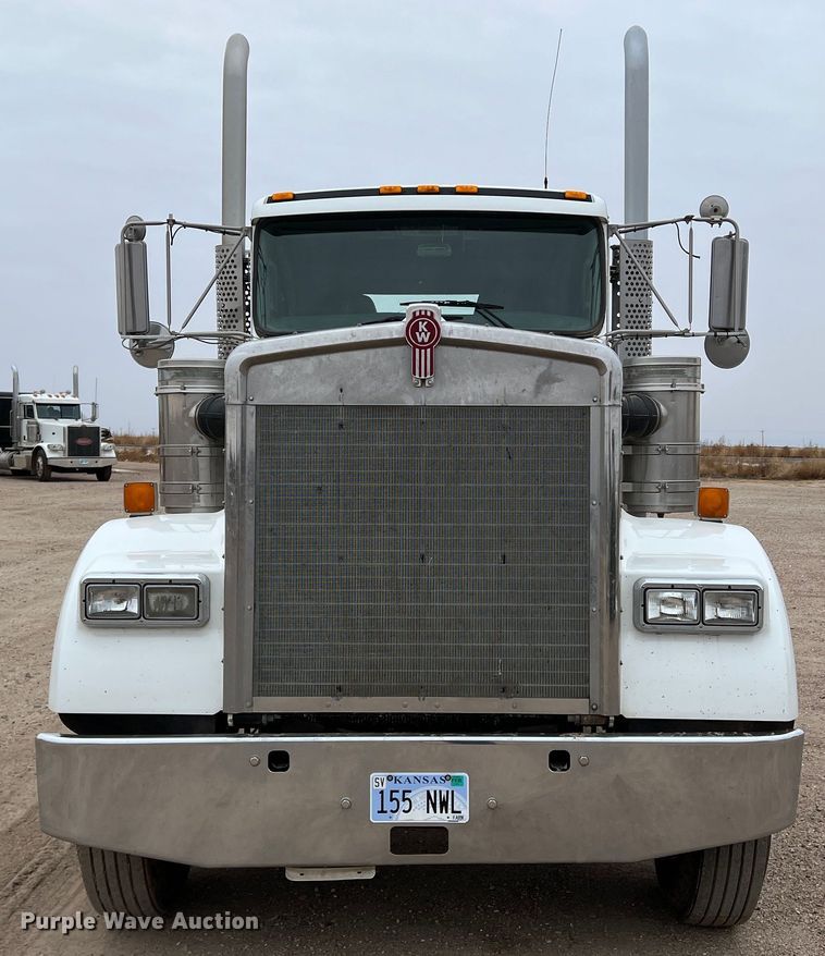 image for item DM2528 2012 Kenworth W900  semi truck