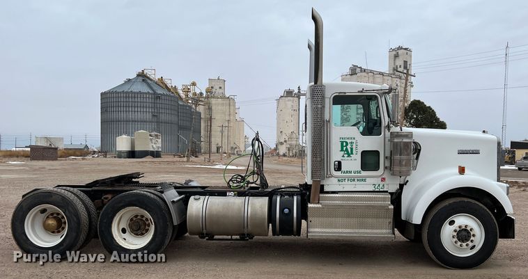 image for item DM2528 2012 Kenworth W900  semi truck