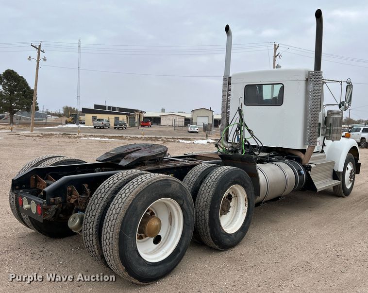 image for item DM2528 2012 Kenworth W900  semi truck