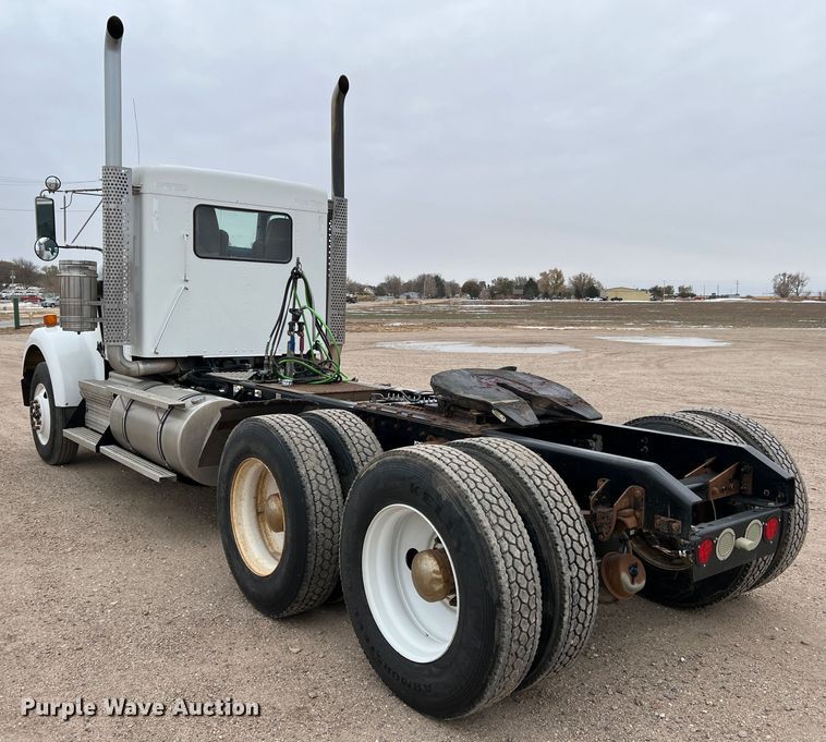 image for item DM2528 2012 Kenworth W900  semi truck