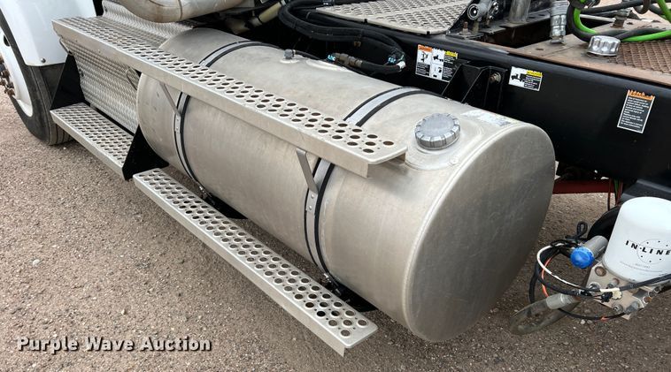 image for item DM2528 2012 Kenworth W900  semi truck