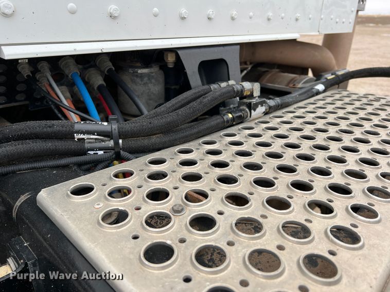 image for item DM2528 2012 Kenworth W900  semi truck