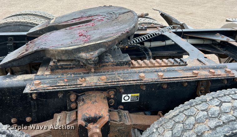 image for item DM2528 2012 Kenworth W900  semi truck