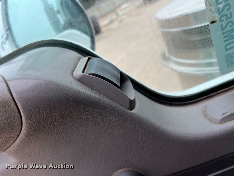 image for item DM2528 2012 Kenworth W900  semi truck