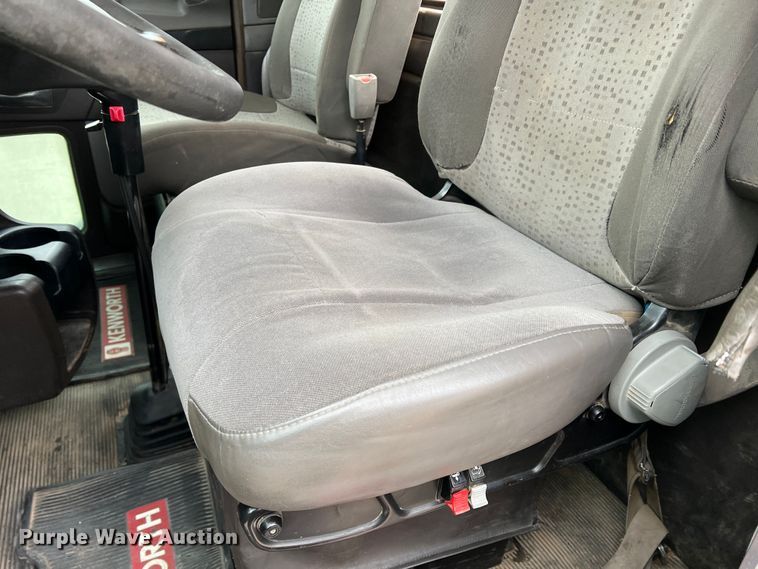 image for item DM2528 2012 Kenworth W900  semi truck