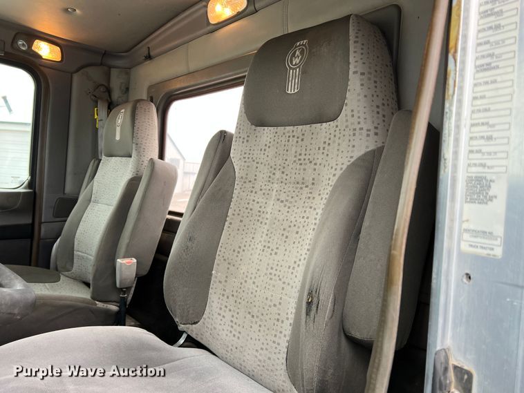 image for item DM2528 2012 Kenworth W900  semi truck