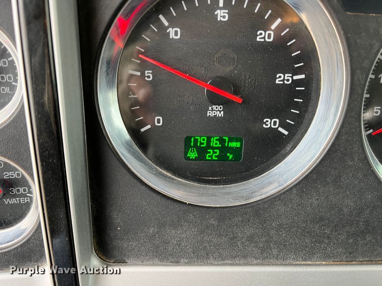 image for item DM2528 2012 Kenworth W900  semi truck