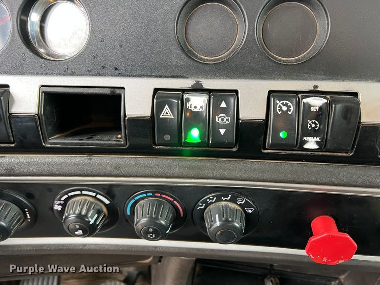 image for item DM2528 2012 Kenworth W900  semi truck