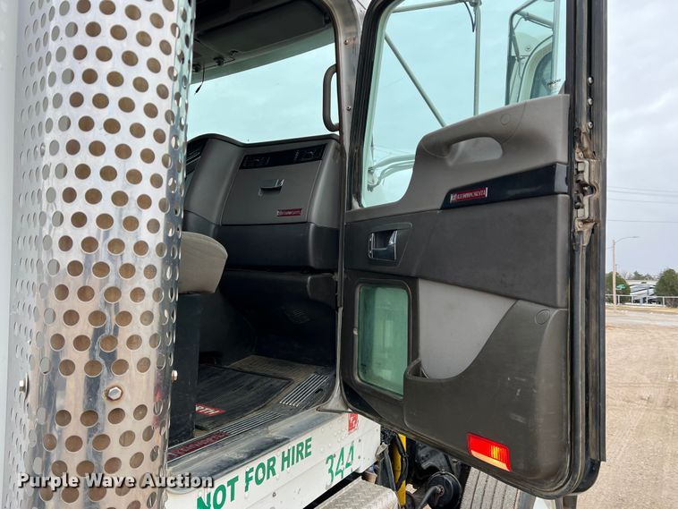 image for item DM2528 2012 Kenworth W900  semi truck