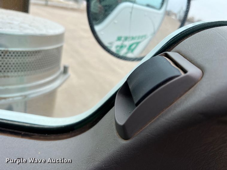 image for item DM2528 2012 Kenworth W900  semi truck