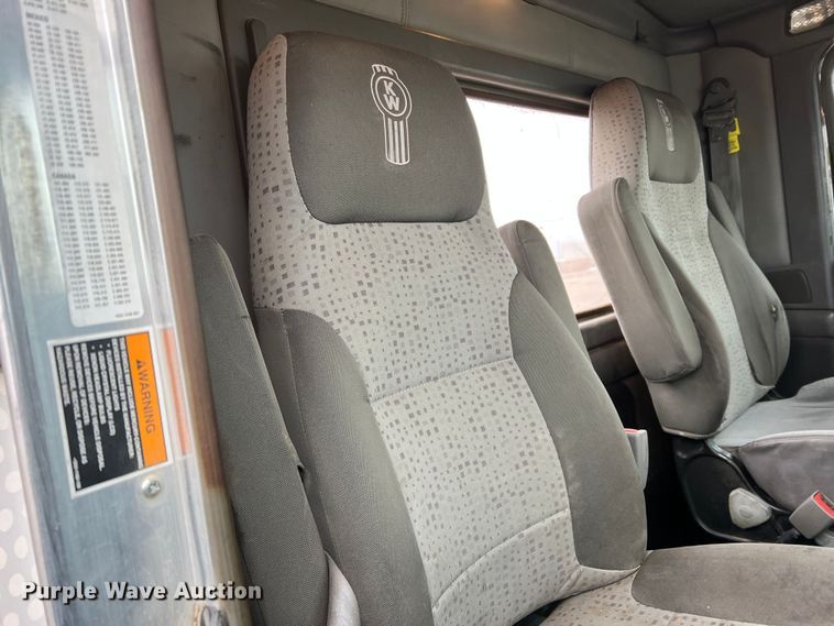 image for item DM2528 2012 Kenworth W900  semi truck