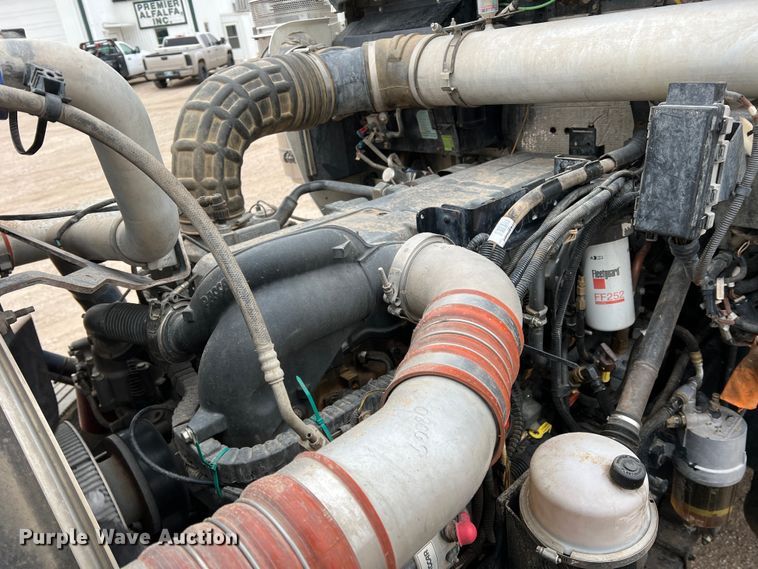 image for item DM2528 2012 Kenworth W900  semi truck