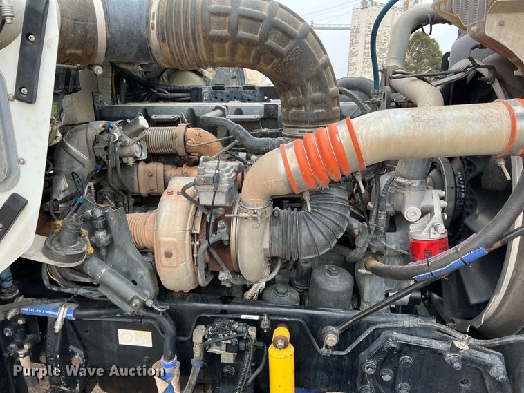 image for item DM2528 2012 Kenworth W900  semi truck