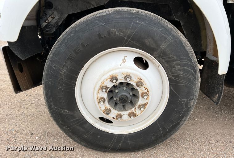 image for item DM2528 2012 Kenworth W900  semi truck