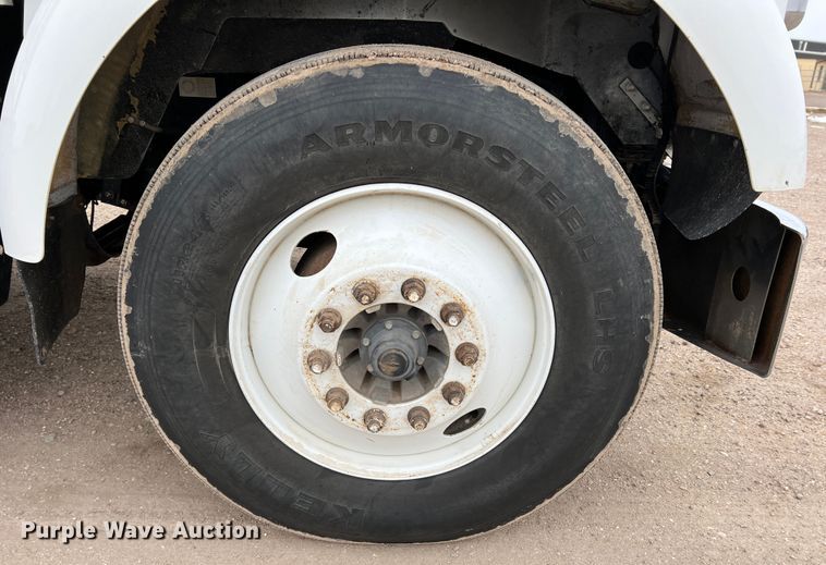 image for item DM2528 2012 Kenworth W900  semi truck