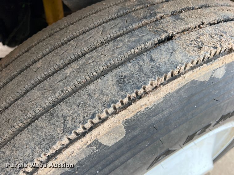 image for item DM2528 2012 Kenworth W900  semi truck