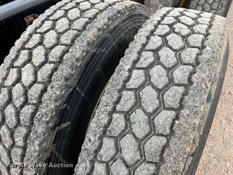 image for item DM2528 2012 Kenworth W900  semi truck