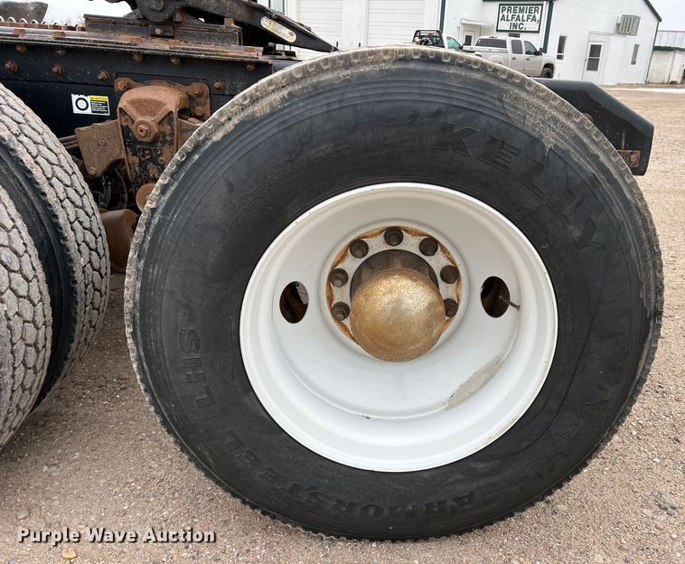 image for item DM2528 2012 Kenworth W900  semi truck