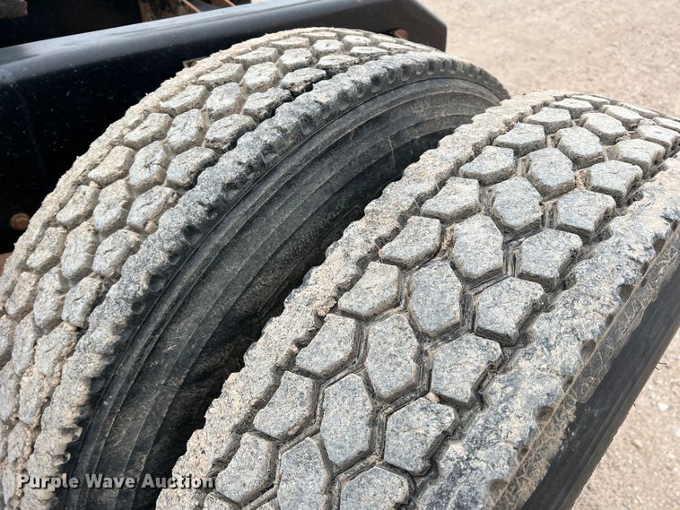 image for item DM2528 2012 Kenworth W900  semi truck