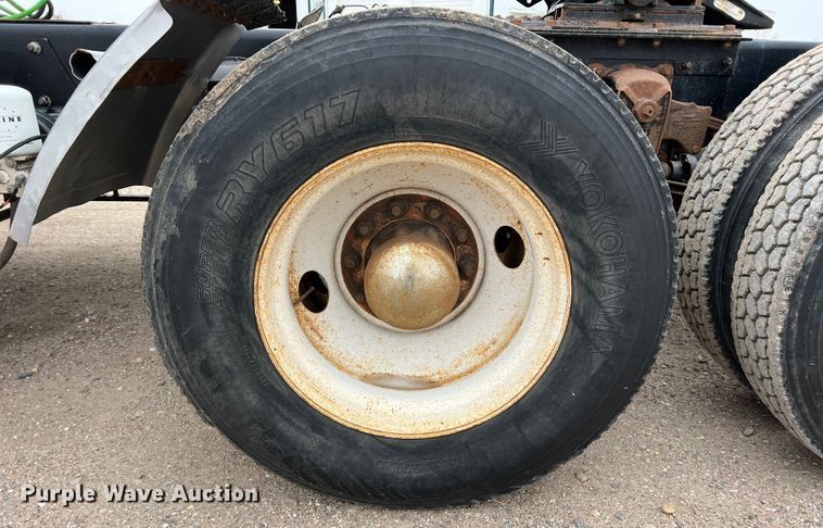 image for item DM2528 2012 Kenworth W900  semi truck