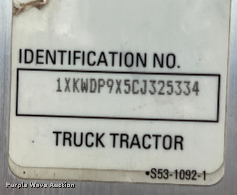 image for item DM2528 2012 Kenworth W900  semi truck