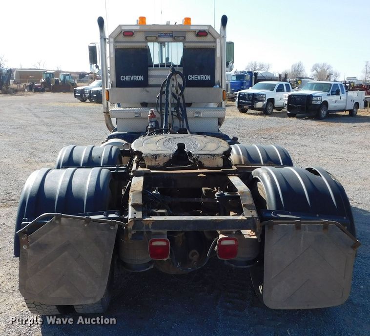 image for item DM2552 1988 Peterbilt 378  semi truck