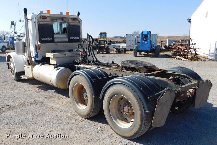 image for item DM2552 1988 Peterbilt 378  semi truck