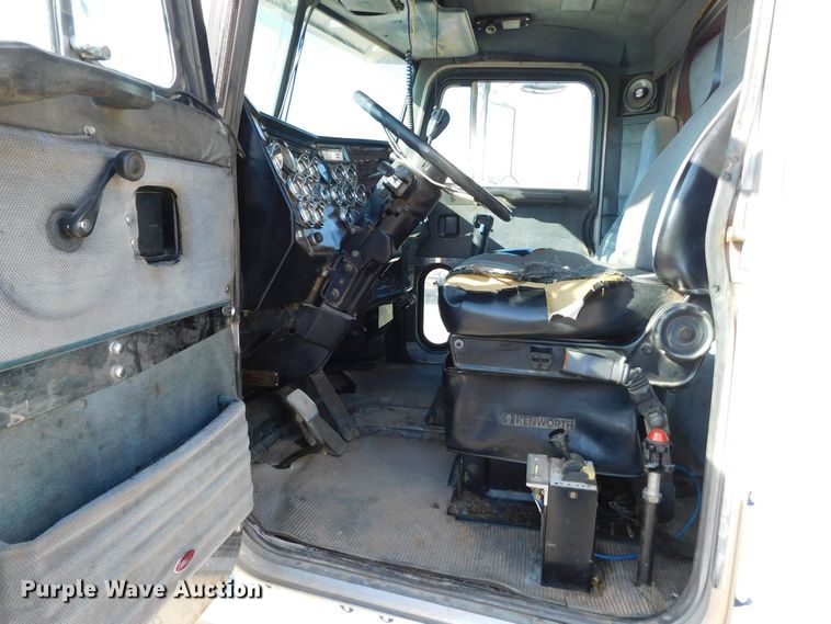 image for item DM2552 1988 Peterbilt 378  semi truck