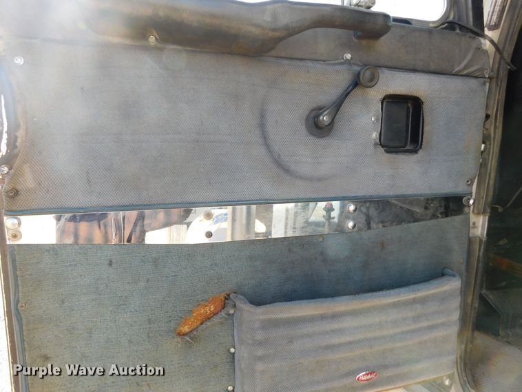 image for item DM2552 1988 Peterbilt 378  semi truck