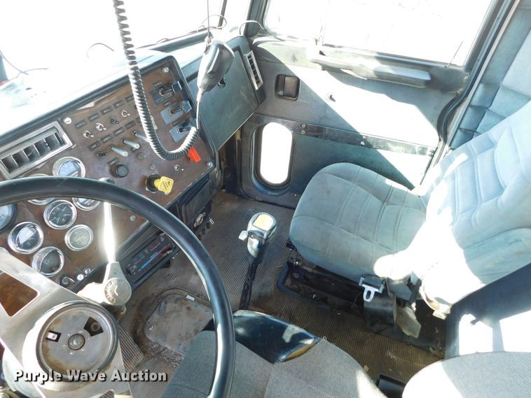 image for item DM2552 1988 Peterbilt 378  semi truck