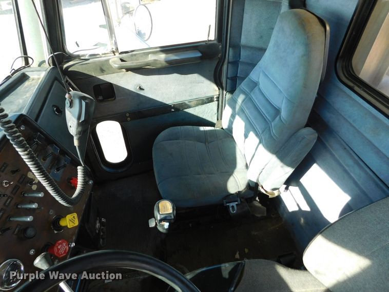 image for item DM2552 1988 Peterbilt 378  semi truck