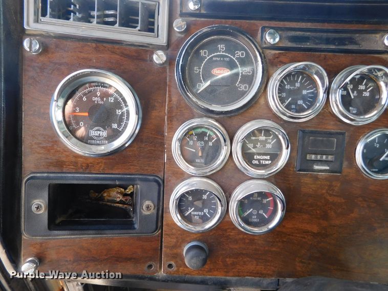 image for item DM2552 1988 Peterbilt 378  semi truck