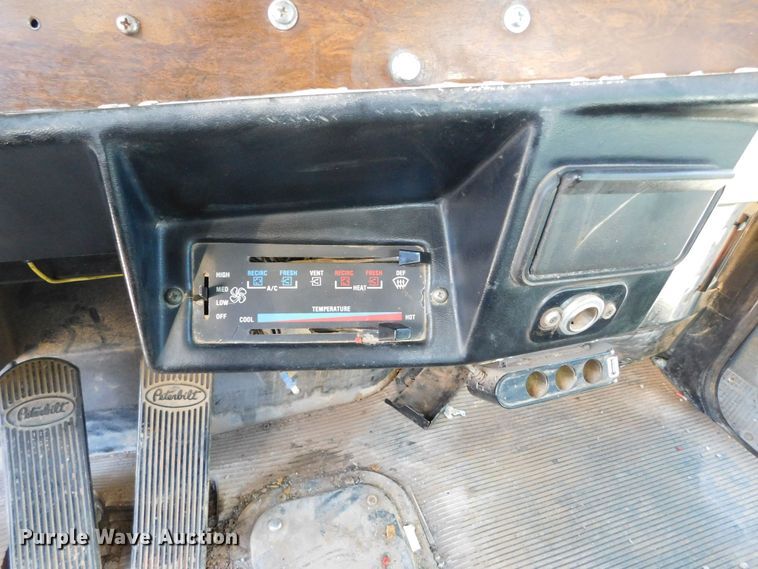 image for item DM2552 1988 Peterbilt 378  semi truck