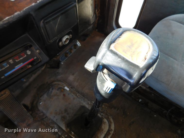 image for item DM2552 1988 Peterbilt 378  semi truck