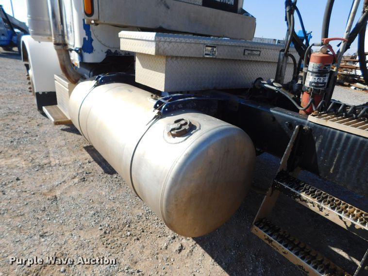 image for item DM2552 1988 Peterbilt 378  semi truck