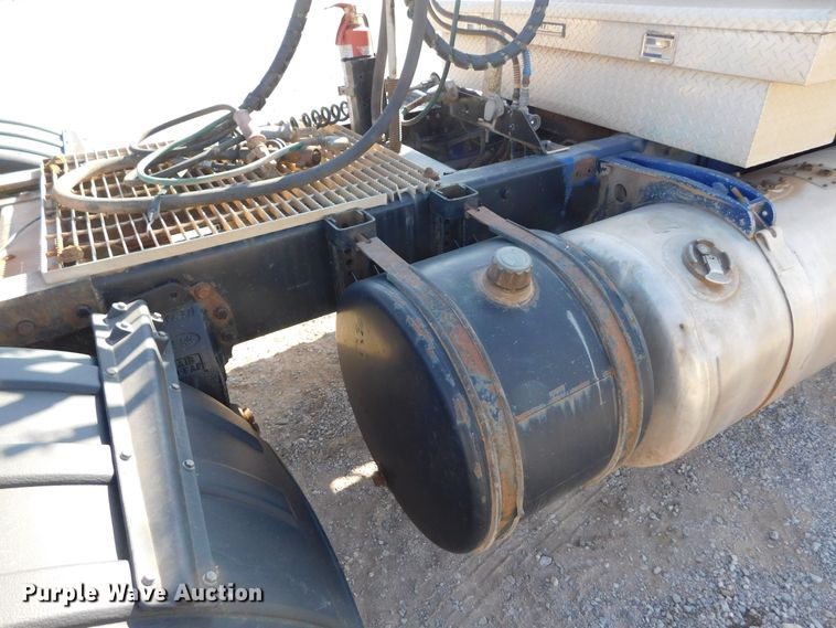 image for item DM2552 1988 Peterbilt 378  semi truck