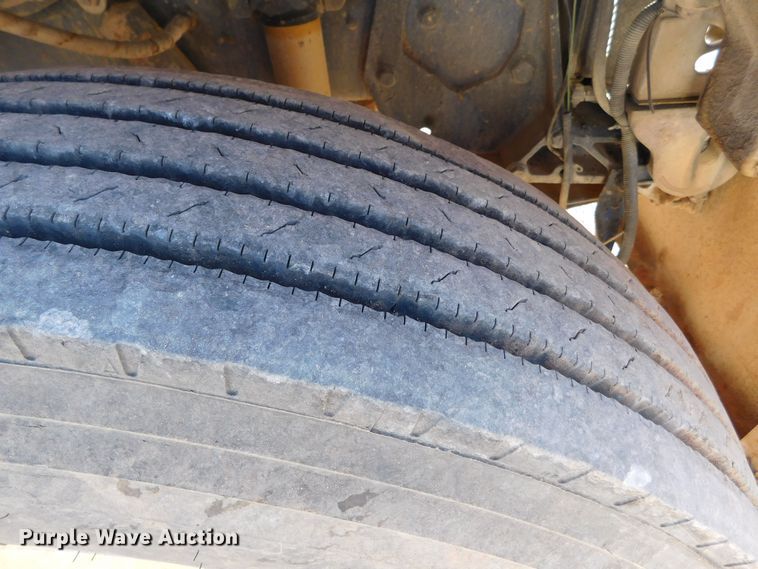 image for item DM2552 1988 Peterbilt 378  semi truck