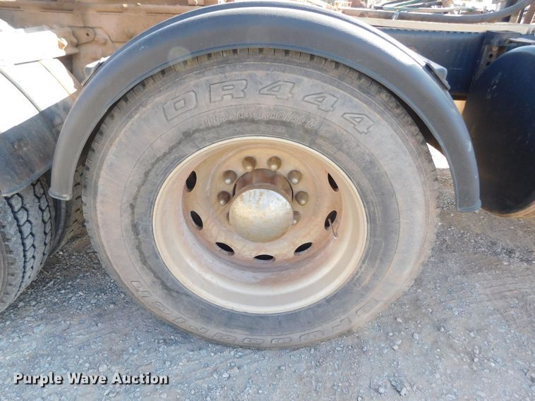 image for item DM2552 1988 Peterbilt 378  semi truck