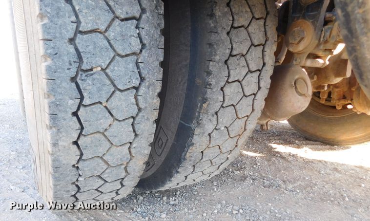 image for item DM2552 1988 Peterbilt 378  semi truck