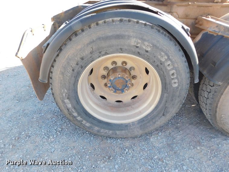 image for item DM2552 1988 Peterbilt 378  semi truck