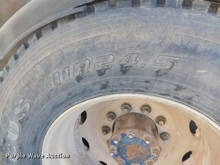 image for item DM2552 1988 Peterbilt 378  semi truck